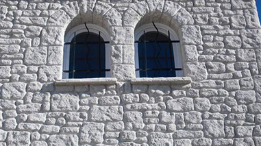 R&eacute;alisation de fa&ccedil;ades imitation pierres &agrave; Roujan dans l'H&eacute;rault