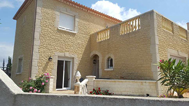 R&eacute;alisation de fa&ccedil;ades imitation pierres &agrave; Roujan dans l'H&eacute;rault